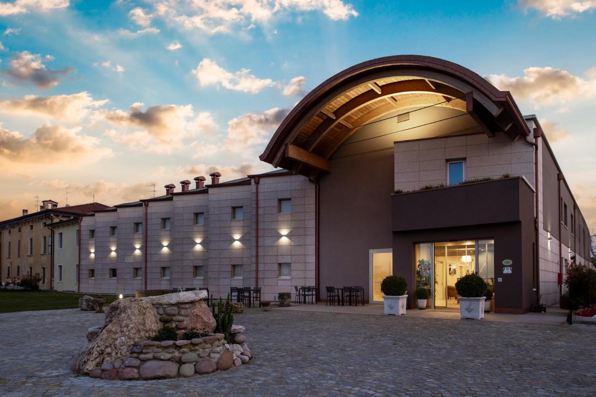 Hotel La Caporala كاستل دازانو المظهر الخارجي الصورة